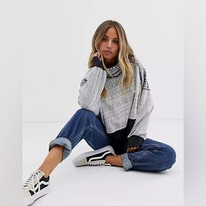 We The Free At The Lodge Women’s Small Cropped Pullover Top Grey Frost  OB860069